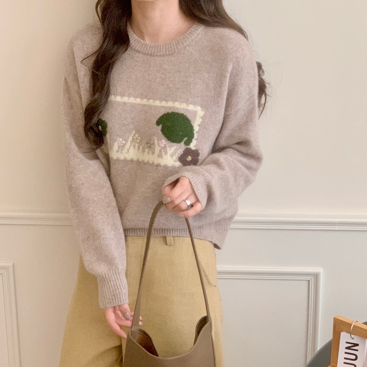 Hand embroidery sheep wool sweater